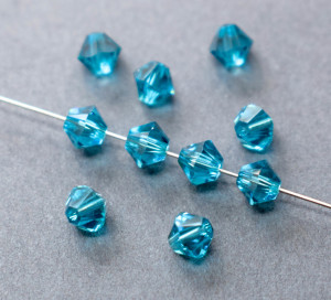 Кришталеві намистини Swarovski біконус 5328, 4мм Blue Zircon