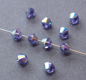 Кришталеві намистини Swarovski біконус 5328, 4мм Tanzanite AB