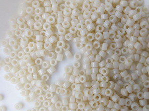 Бісер 5г TOHO Round 11/0 TR-11-51 Opaque Lt Beige 